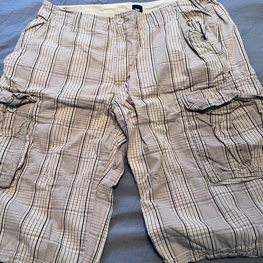 GAP Men's Tan Plaid Cargo Shorts